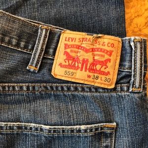Men’s Levi’s 559 38x30 28” length relaxed straight
